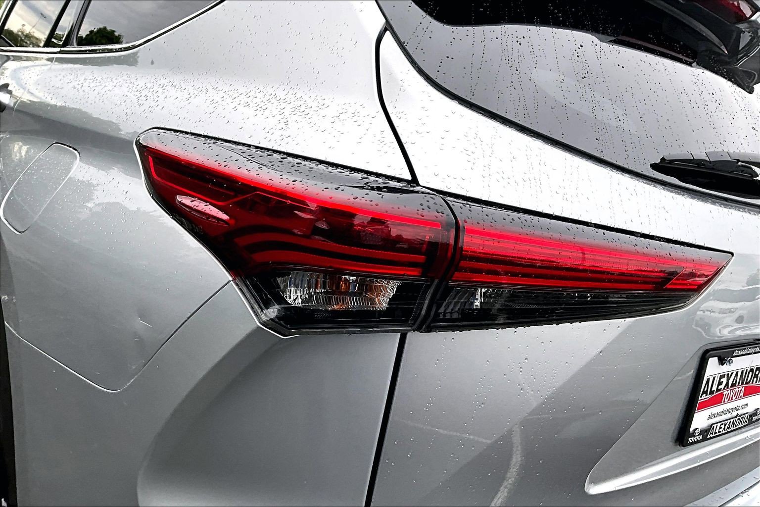 Used 2022 Toyota Highlander XLE AWD/4WD image 29