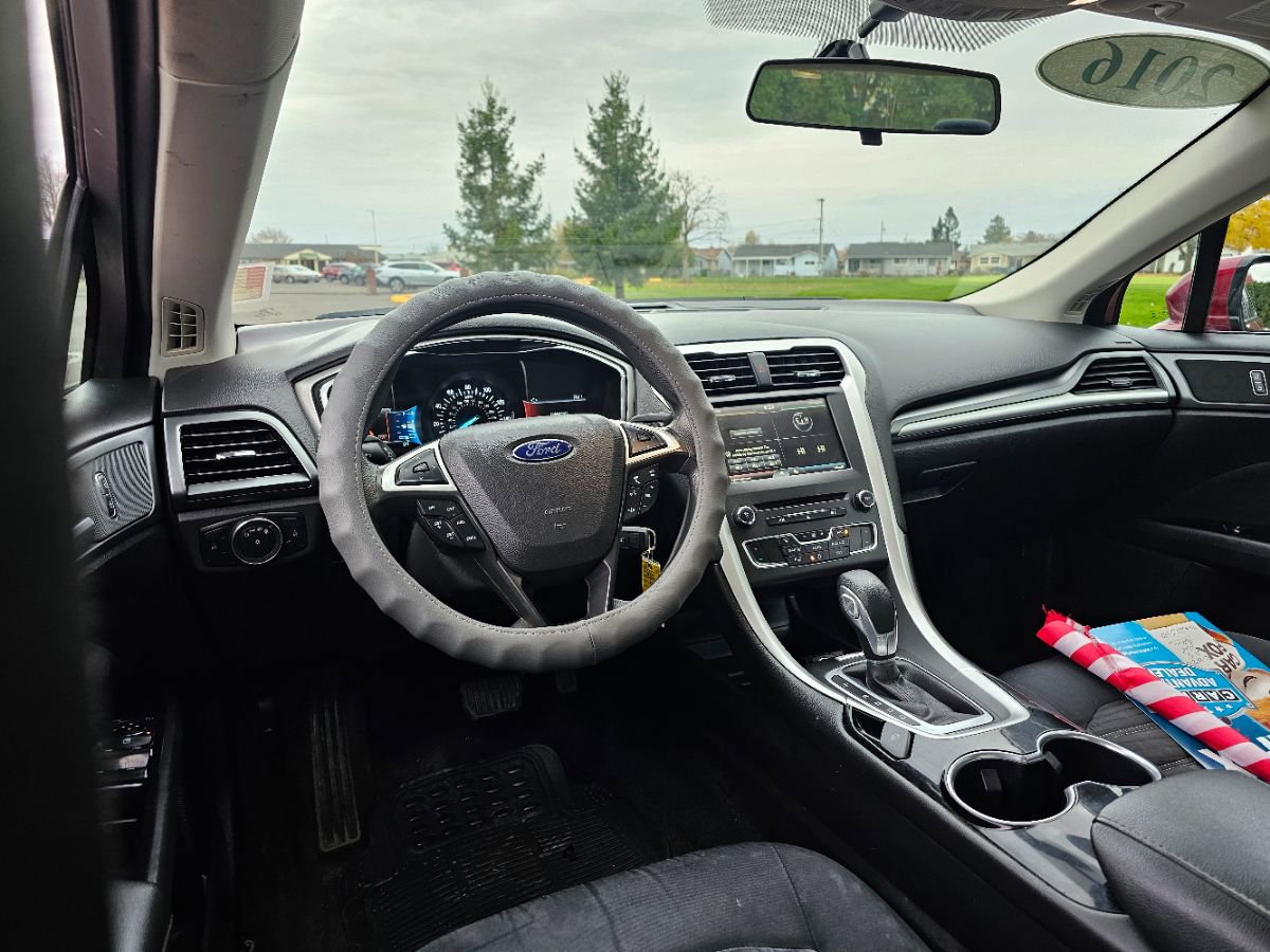 Used 2016 Ford Fusion SE image 26