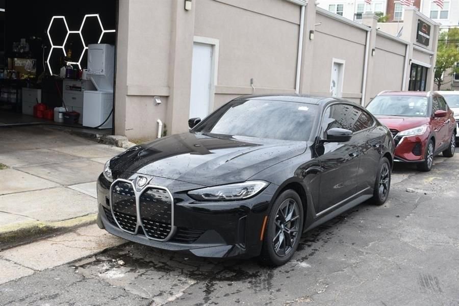 Used 2025 BMW i4 eDrive40 image 2