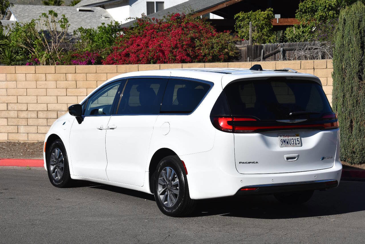 Used 2024 Chrysler Pacifica Limited FWD image 27