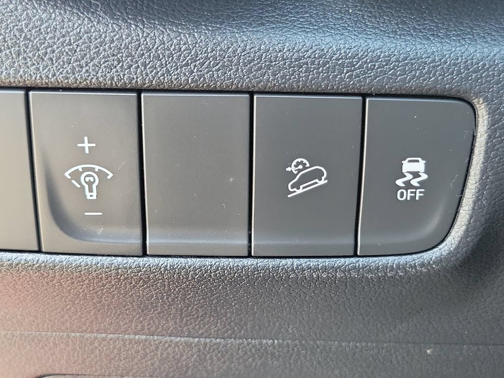 Used 2023 Hyundai Kona SE AWD/4WD image 15