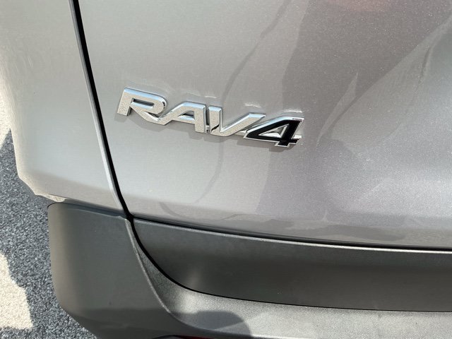 Used 2025 Toyota RAV4 XLE AWD/4WD image 5