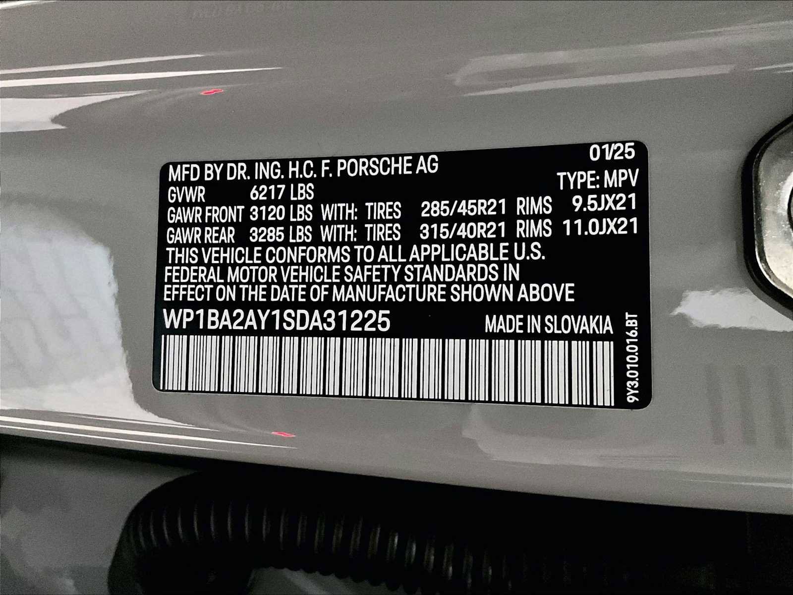 Used 2025 Porsche Cayenne Coupe image 35