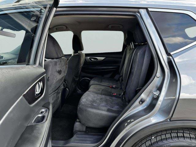 Used 2015 Nissan Rogue SV FWD image 32