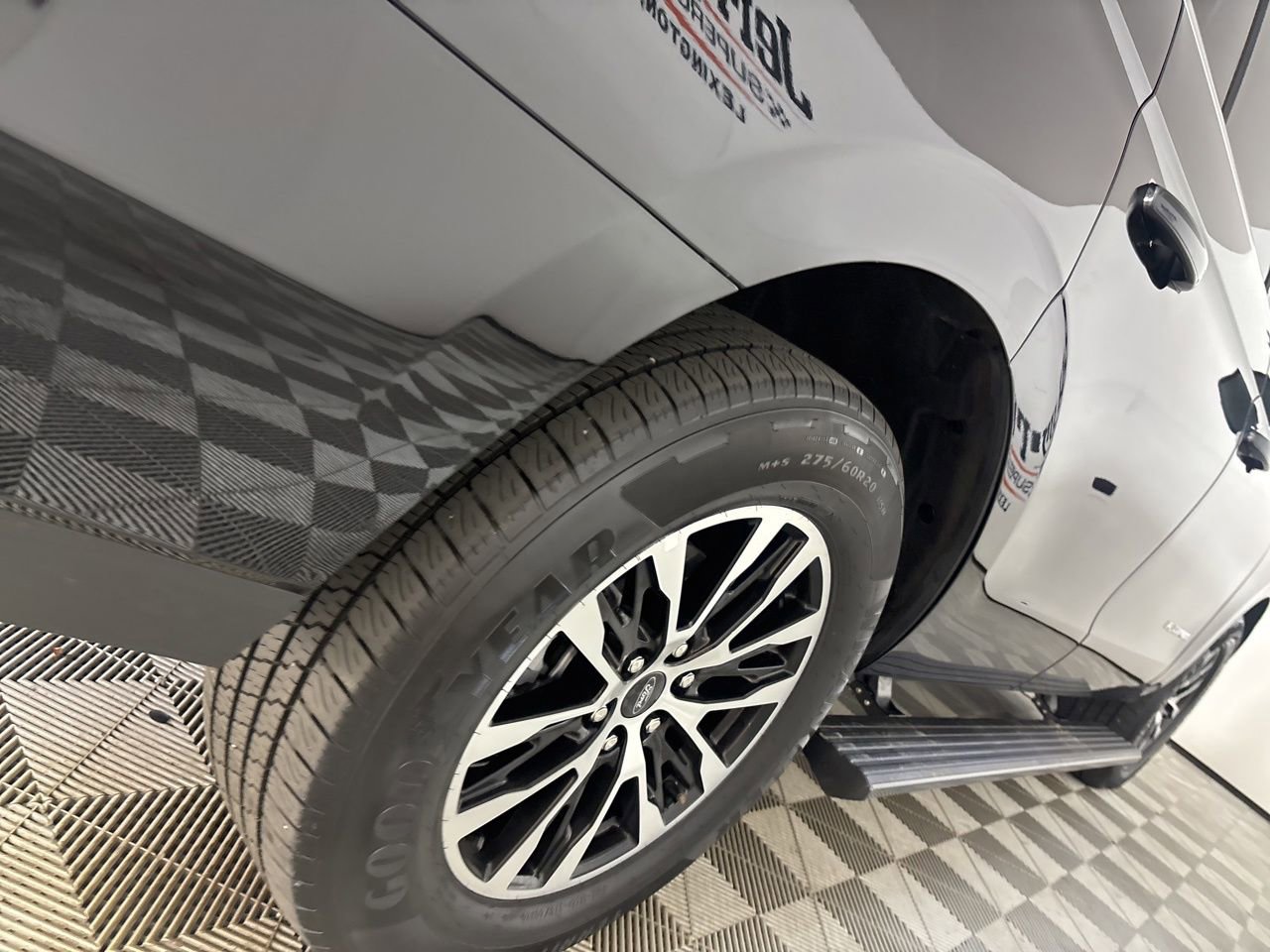 Used 2025 Ford Expedition Platinum image 33