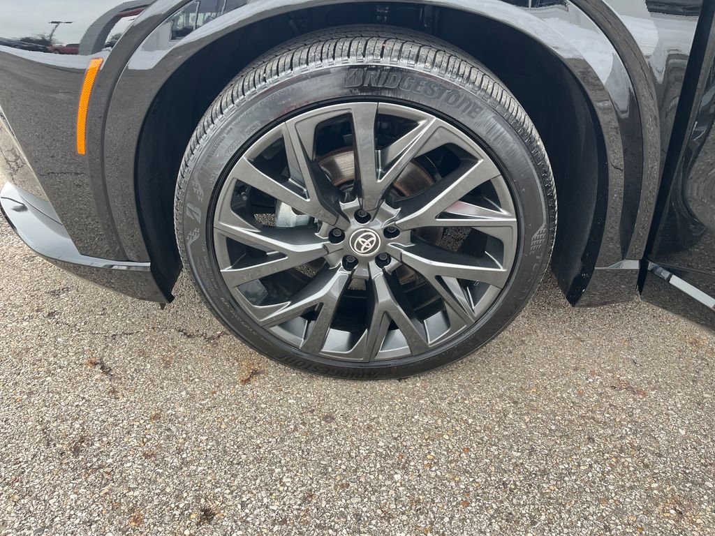 Certified 2025 Toyota Crown Signia image 30