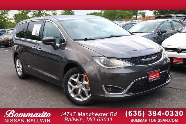 Used 2019 Chrysler Pacifica Touring Plus w/ Tire & Wheel Group FWD image 1
