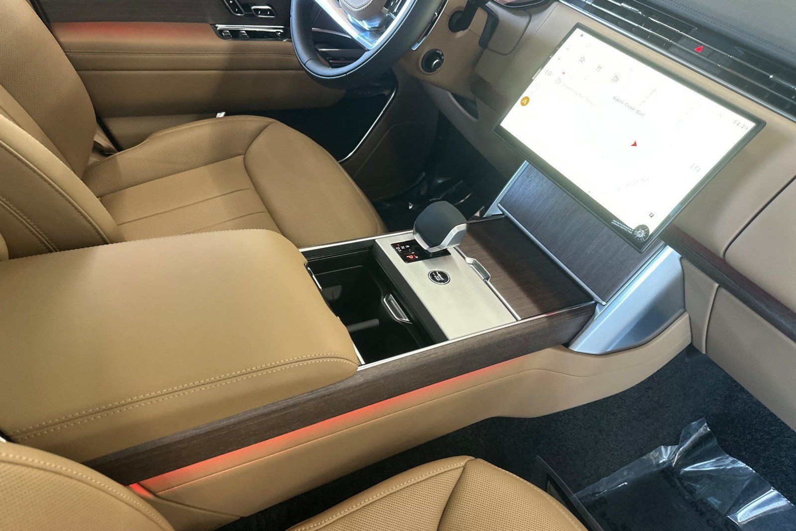 New 2026 Land Rover Range Rover Long Wheelbase SE AWD/4WD image 26