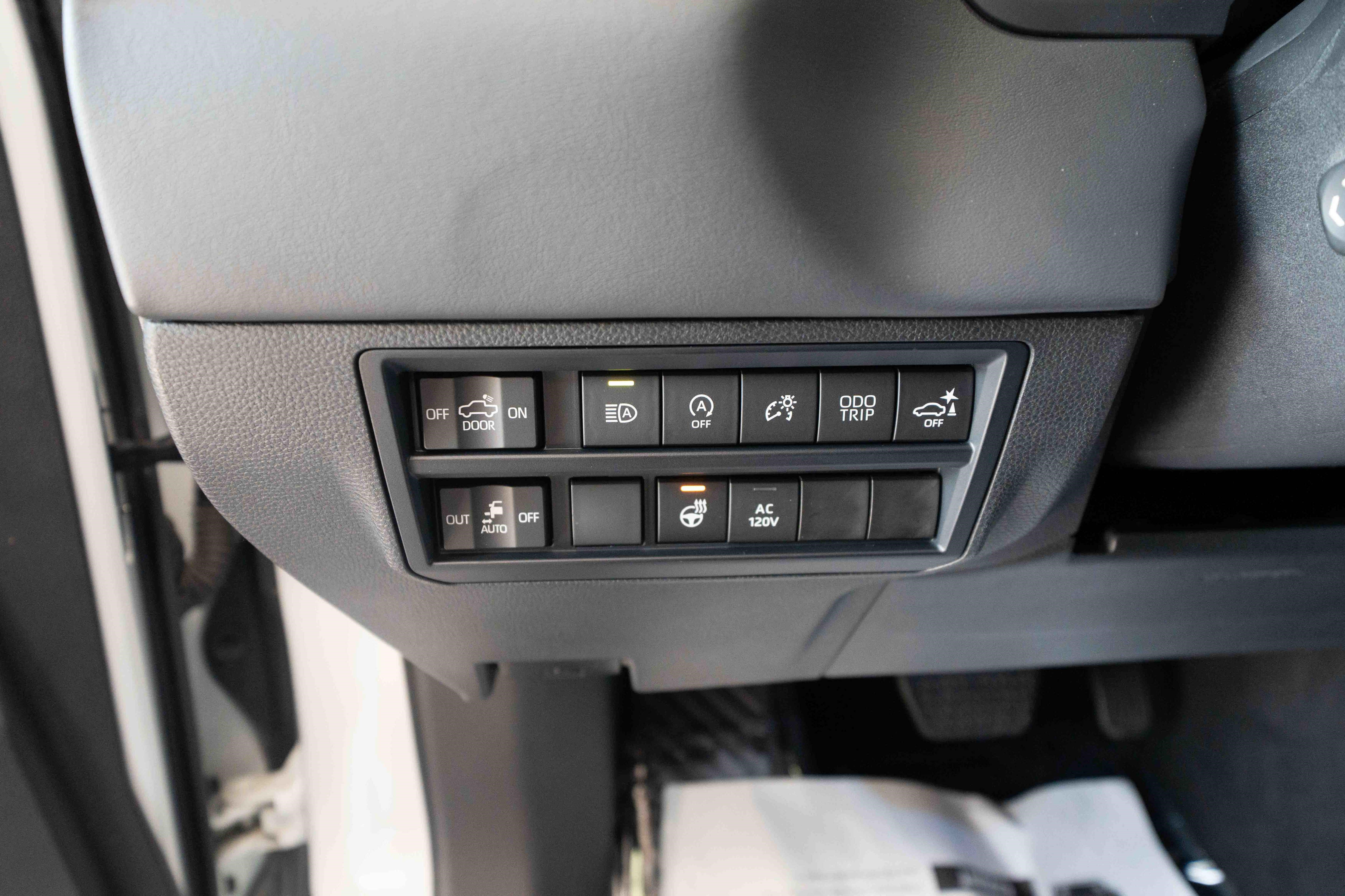 Used 2022 Toyota Tundra Platinum w/ Advanced Package AWD/4WD image 11