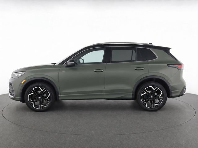 Used 2026 Volkswagen Tiguan SEL R-Line AWD/4WD image 2
