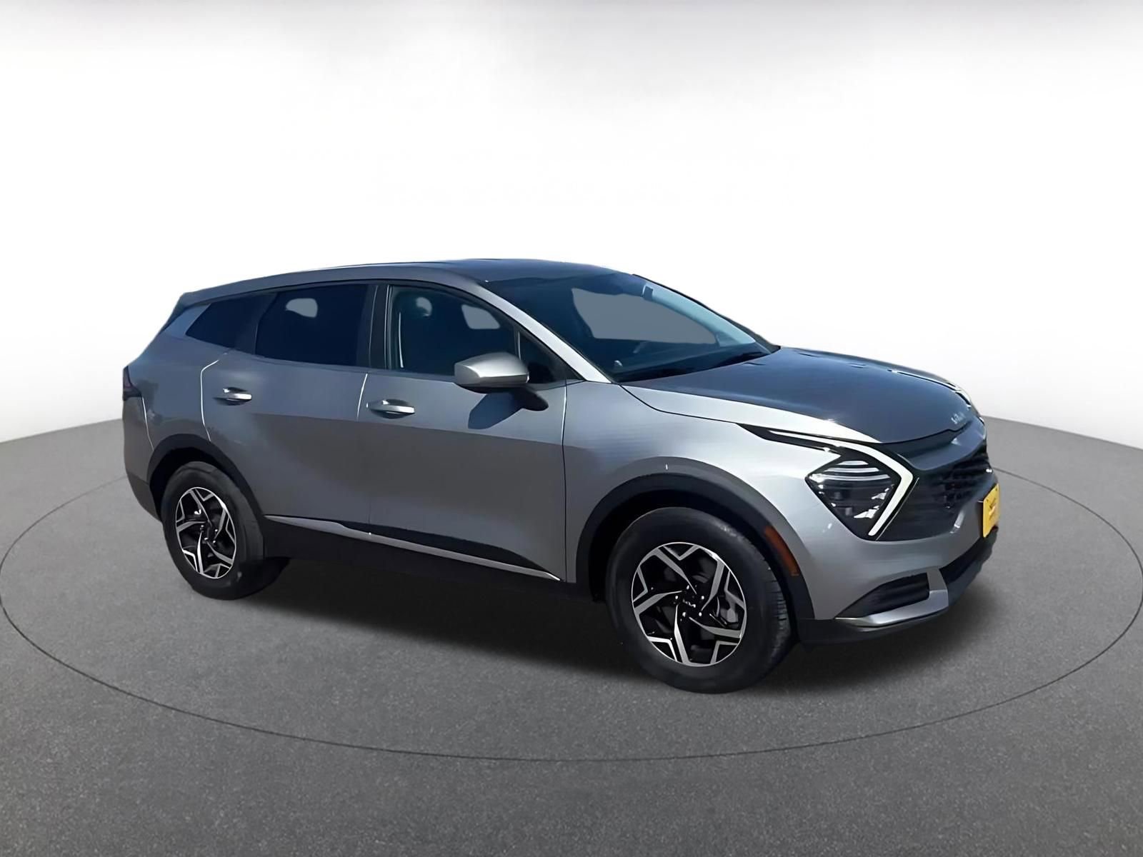 Used 2025 Kia Sportage LX FWD image 2