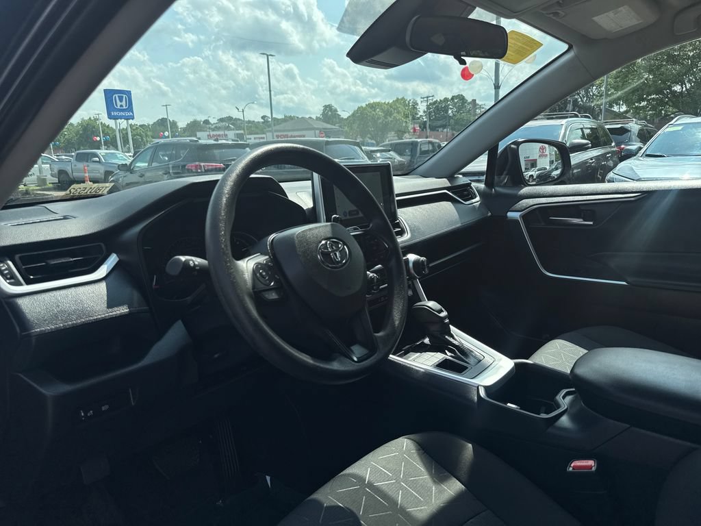 Used 2025 Toyota RAV4 XLE AWD/4WD image 14