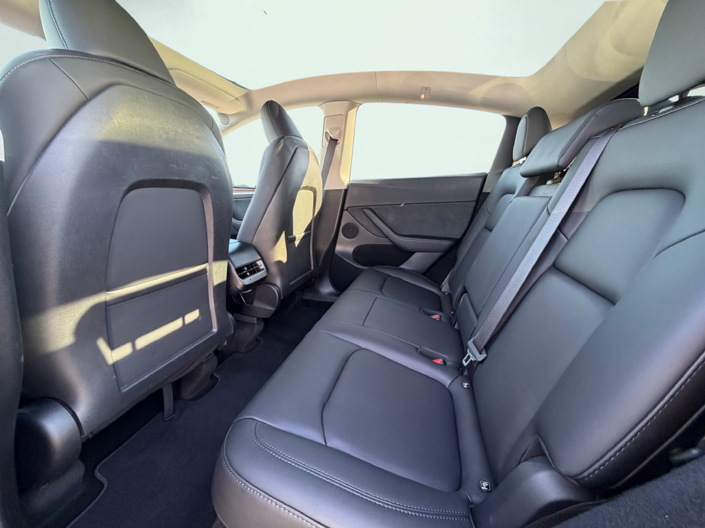 Used 2024 Tesla Model Y Long Range RWD image 42