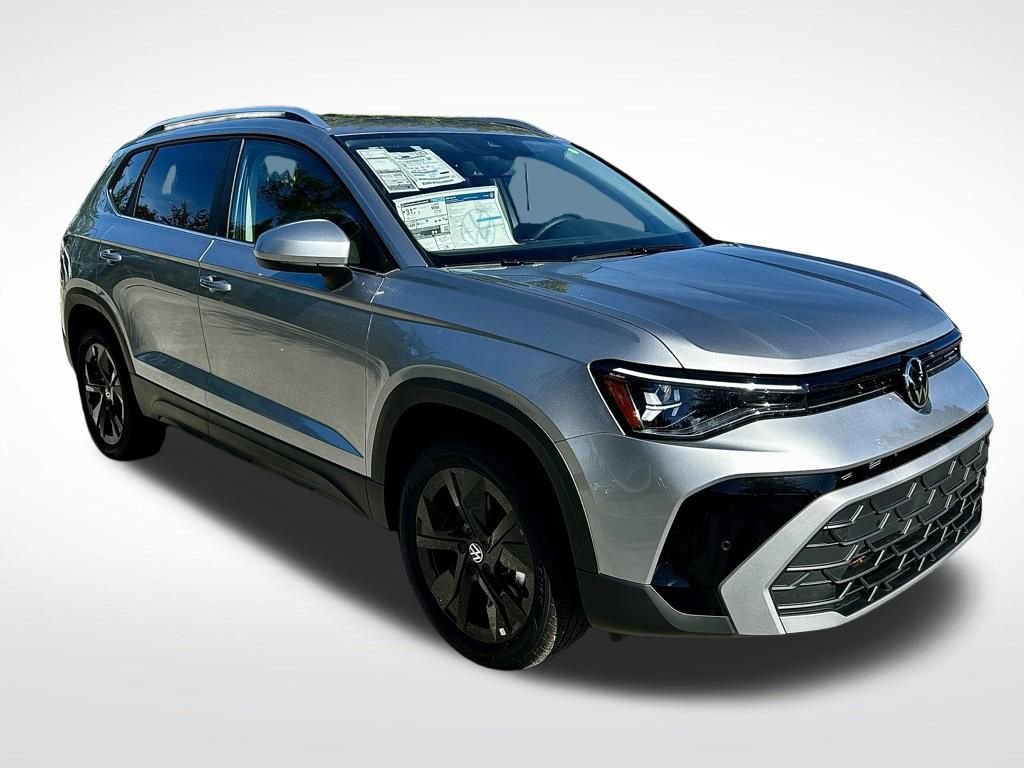 New 2026 Volkswagen Taos SE image 3