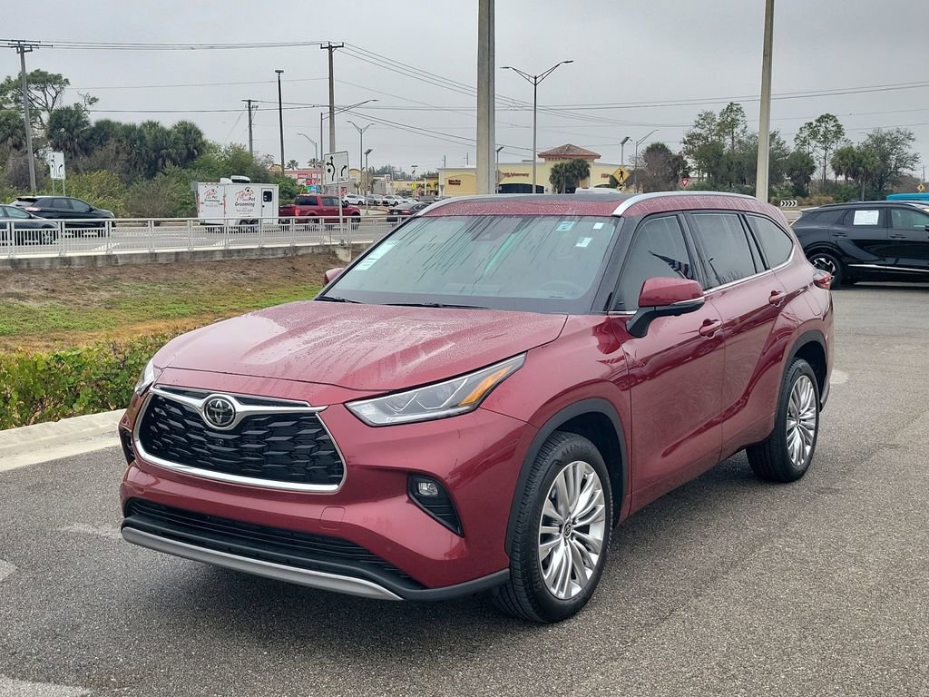 Used 2023 Toyota Highlander Platinum image 11