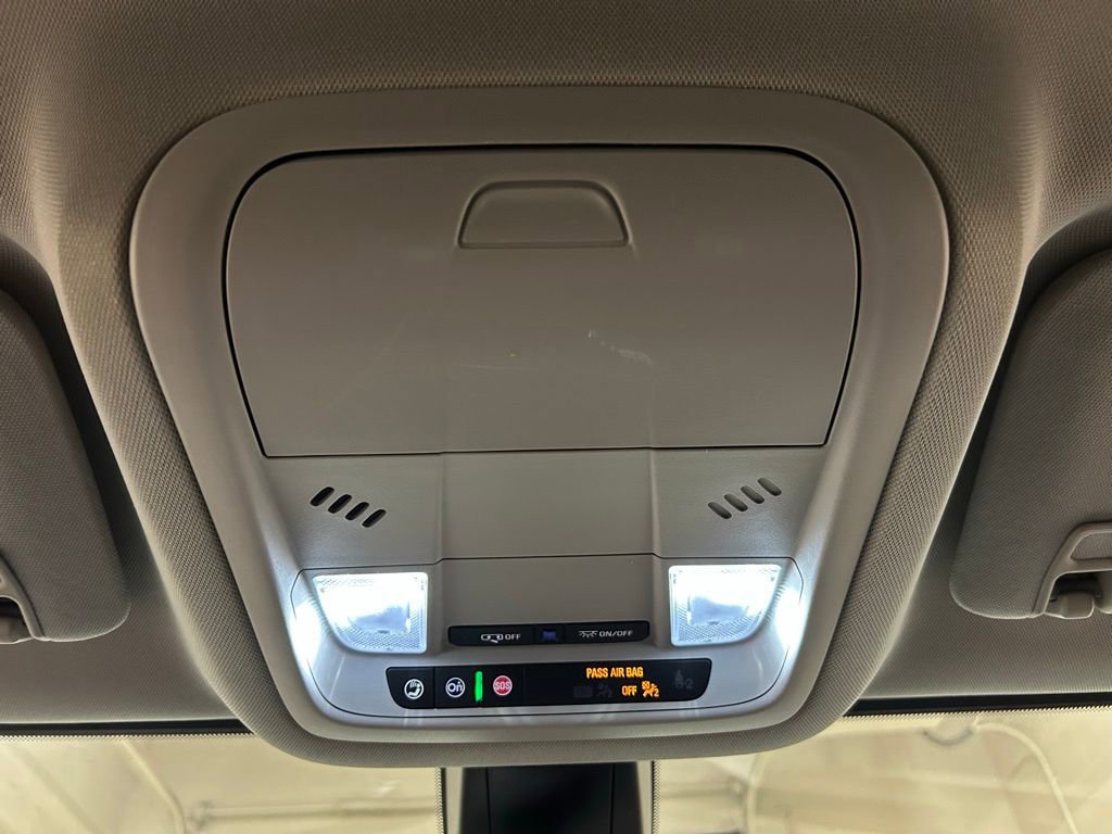 Used 2022 GMC Acadia SLE w/ Driver Convenience Package FWD image 28