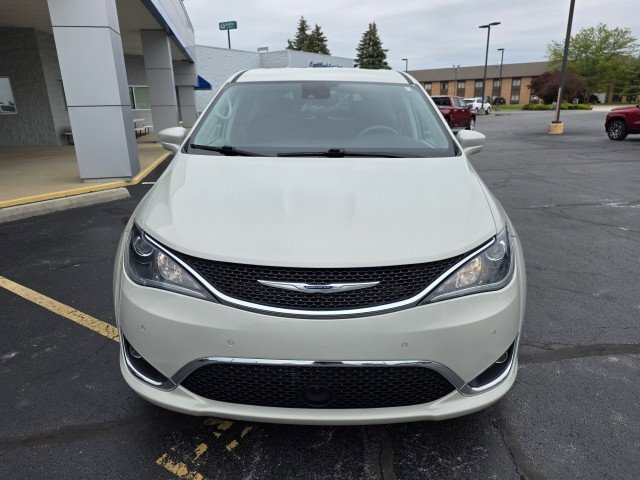 Used 2020 Chrysler Pacifica Touring w/ Advanced Safetytec Group FWD image 17