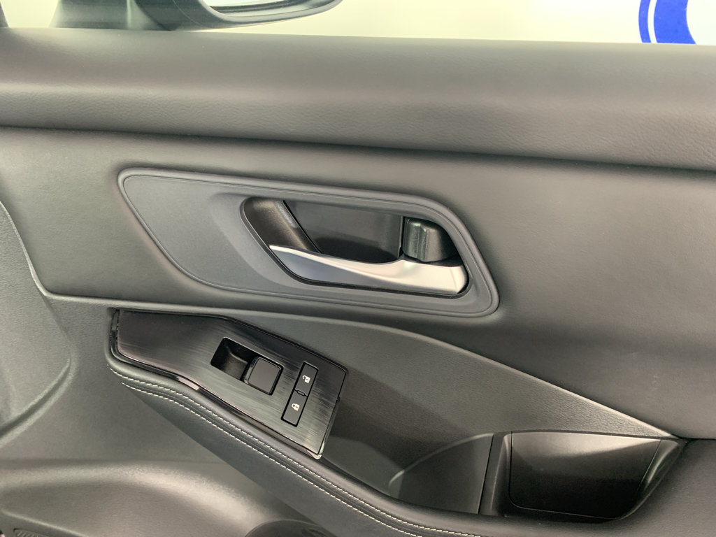 Used 2026 Nissan Rogue SV FWD image 39