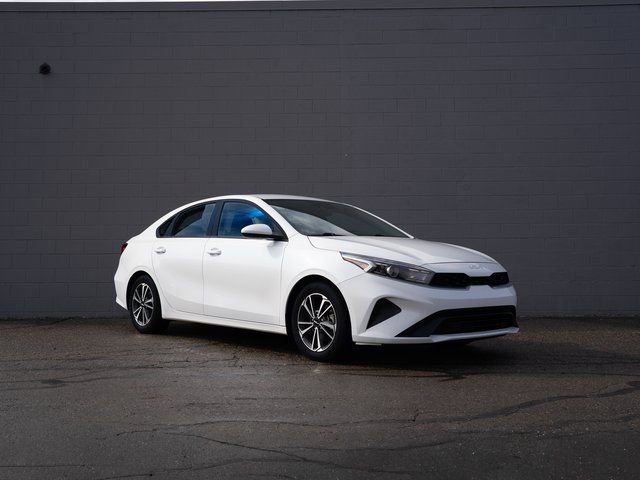 Used 2023 Kia Forte LXS image 9
