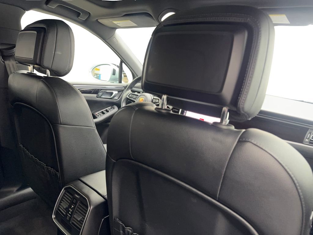 Used 2022 Porsche Macan AWD/4WD image 40
