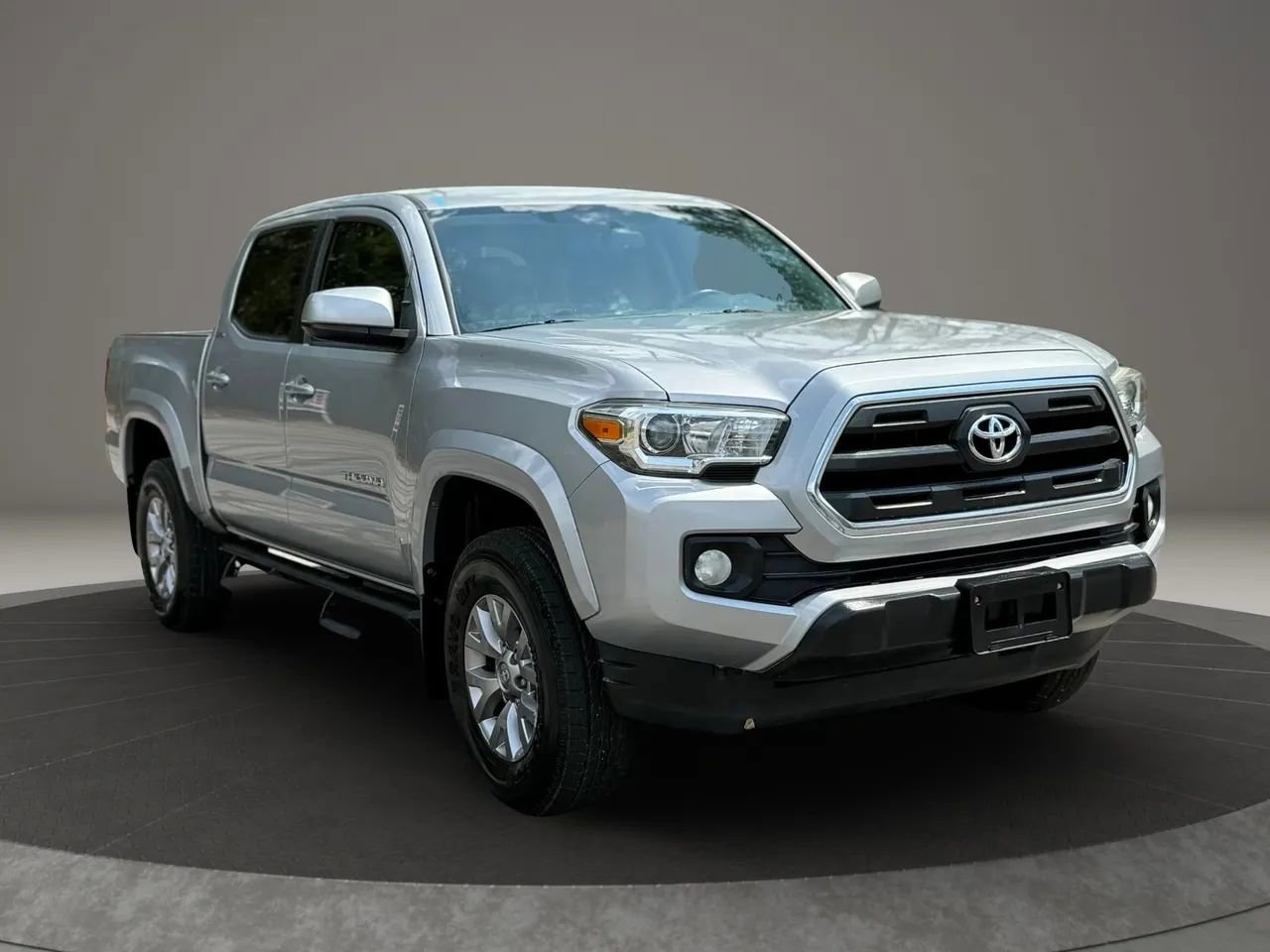 Used 2016 Toyota Tacoma SR5 w/ SR5 Appearance Package (SN) RWD image 3