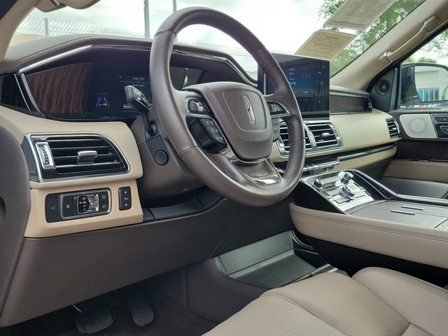 Certified 2022 Lincoln Navigator L Reserve RWD image 9