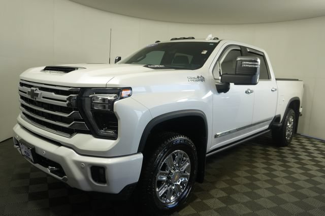 Used 2024 Chevrolet Silverado 3500 High Country w/ Technology Package AWD/4WD image 7