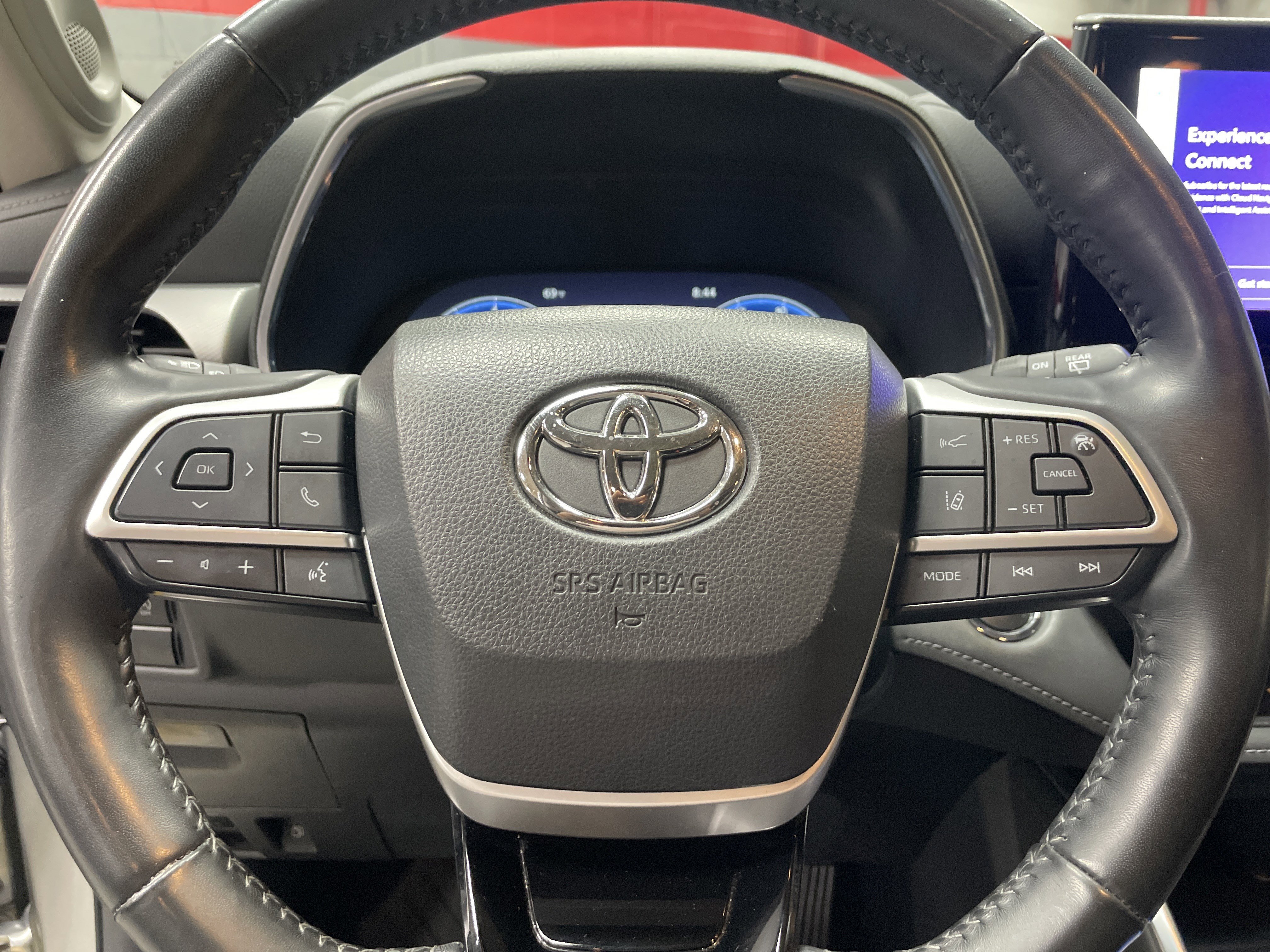 Used 2023 Toyota Highlander Platinum FWD image 18