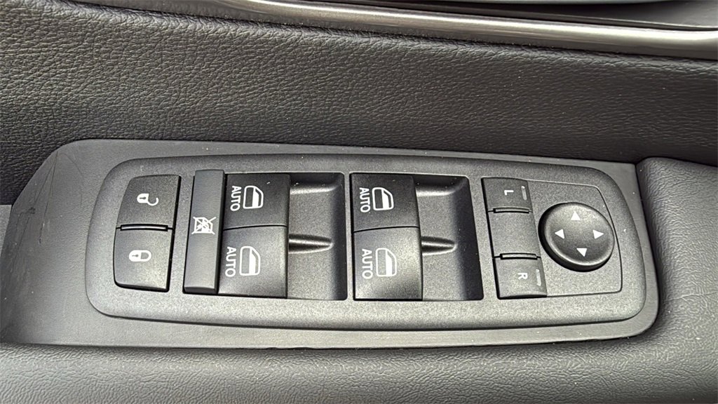 New 2026 Chrysler Voyager LX image 18