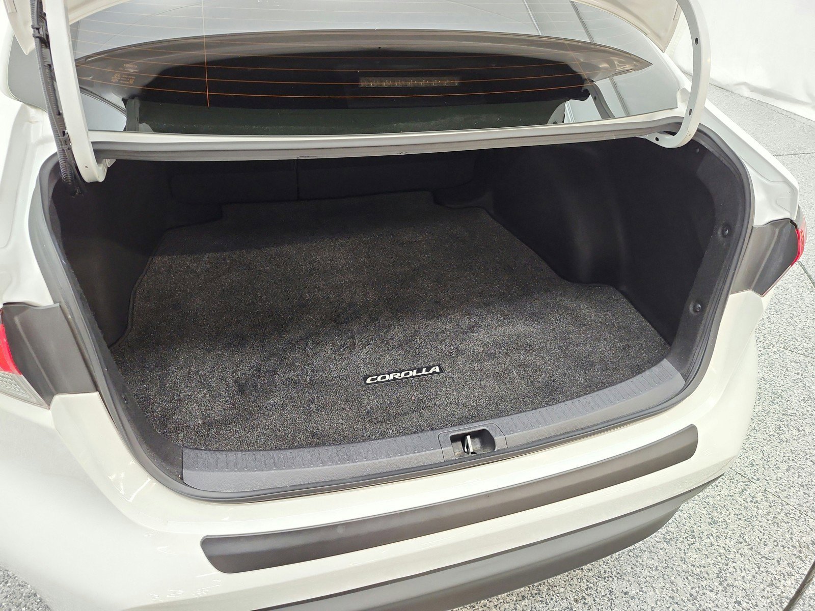 Used 2024 Toyota Corolla LE FWD image 26