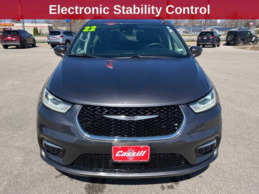 Used 2022 Chrysler Pacifica Touring-L image 9