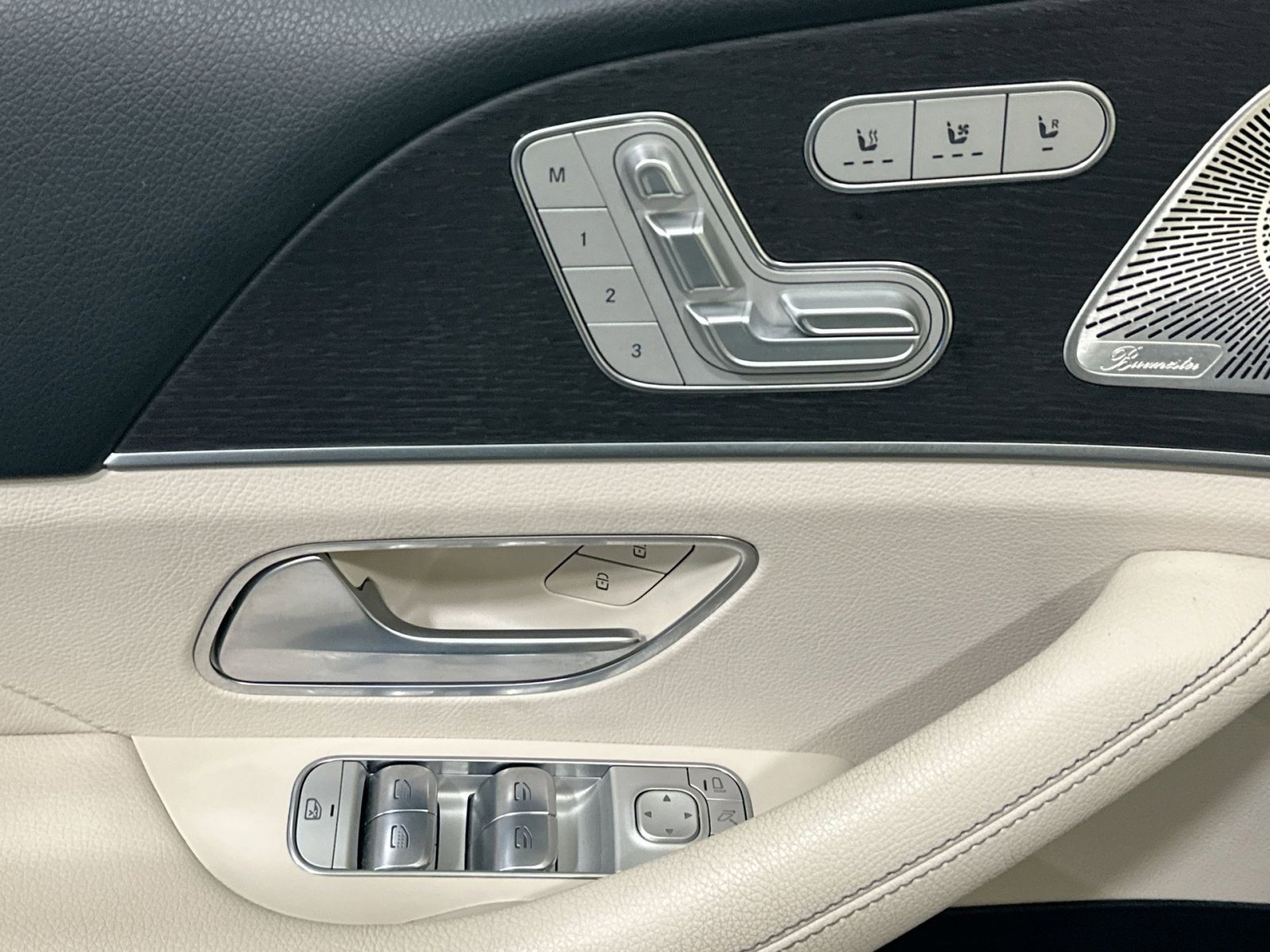 Used 2021 Mercedes-Benz GLS 450 4MATIC image 16