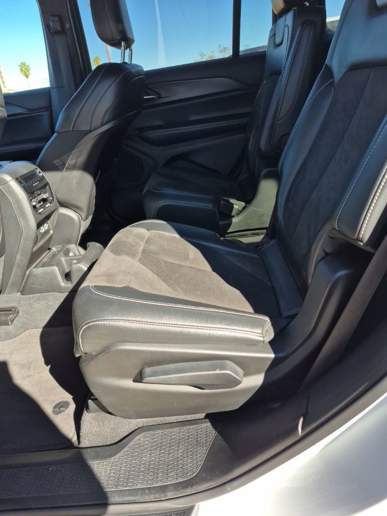 Used 2023 Jeep Grand Cherokee L Altitude AWD/4WD image 25