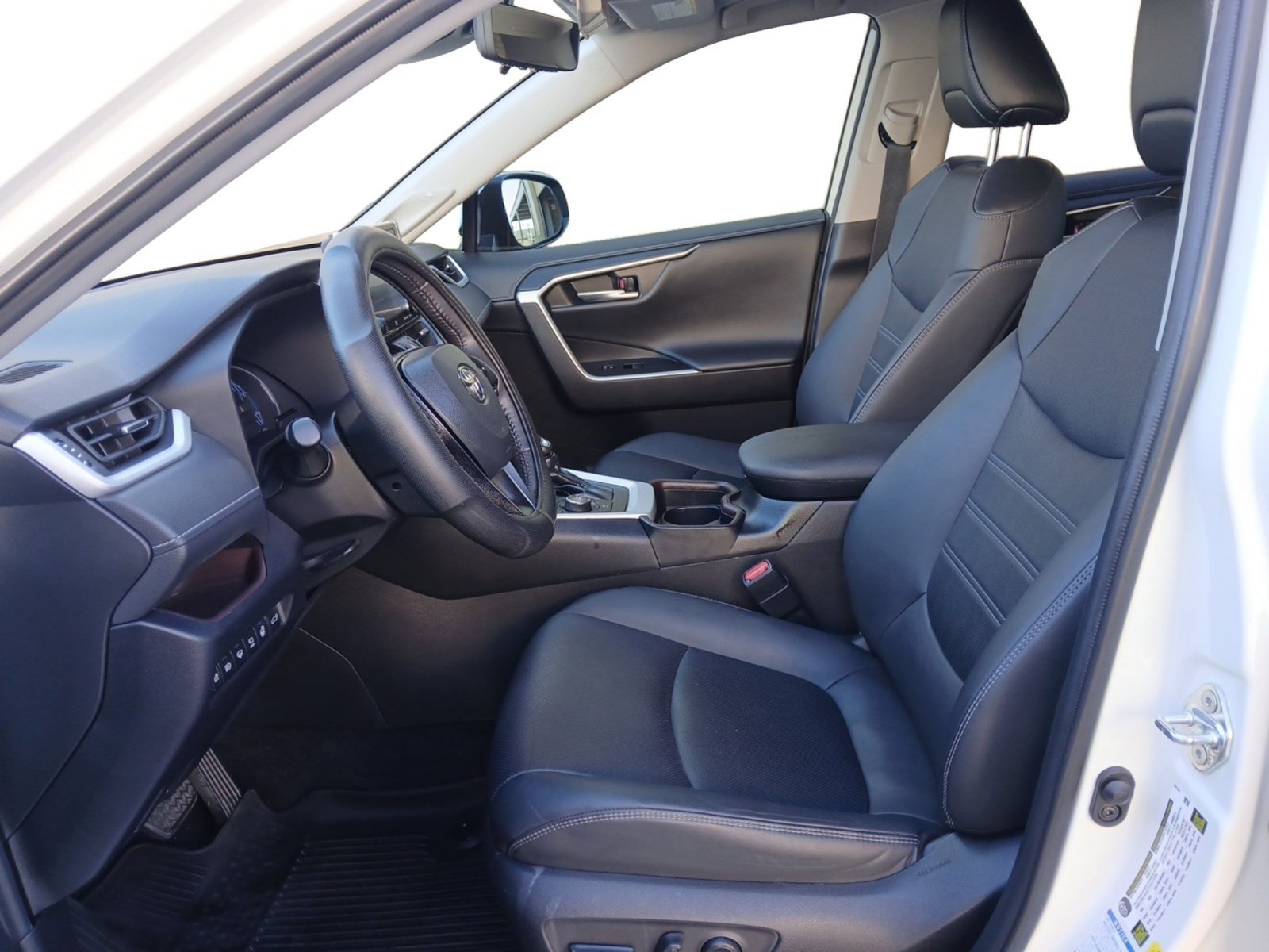 Used 2021 Toyota RAV4 Limited image 9