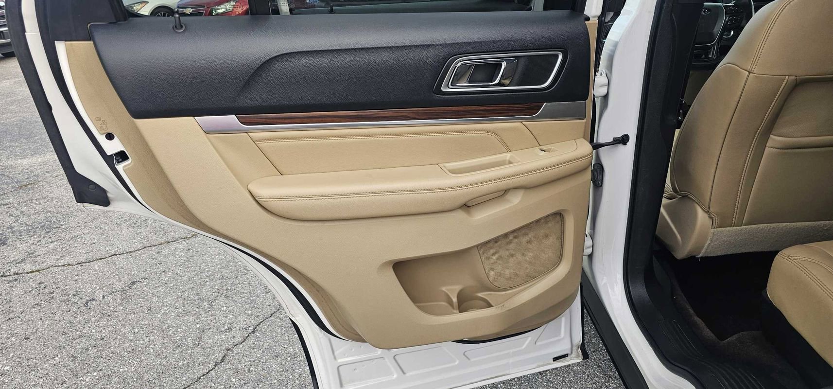 Used 2016 Ford Explorer Limited w/ Equipment Group 301A FWD image 14