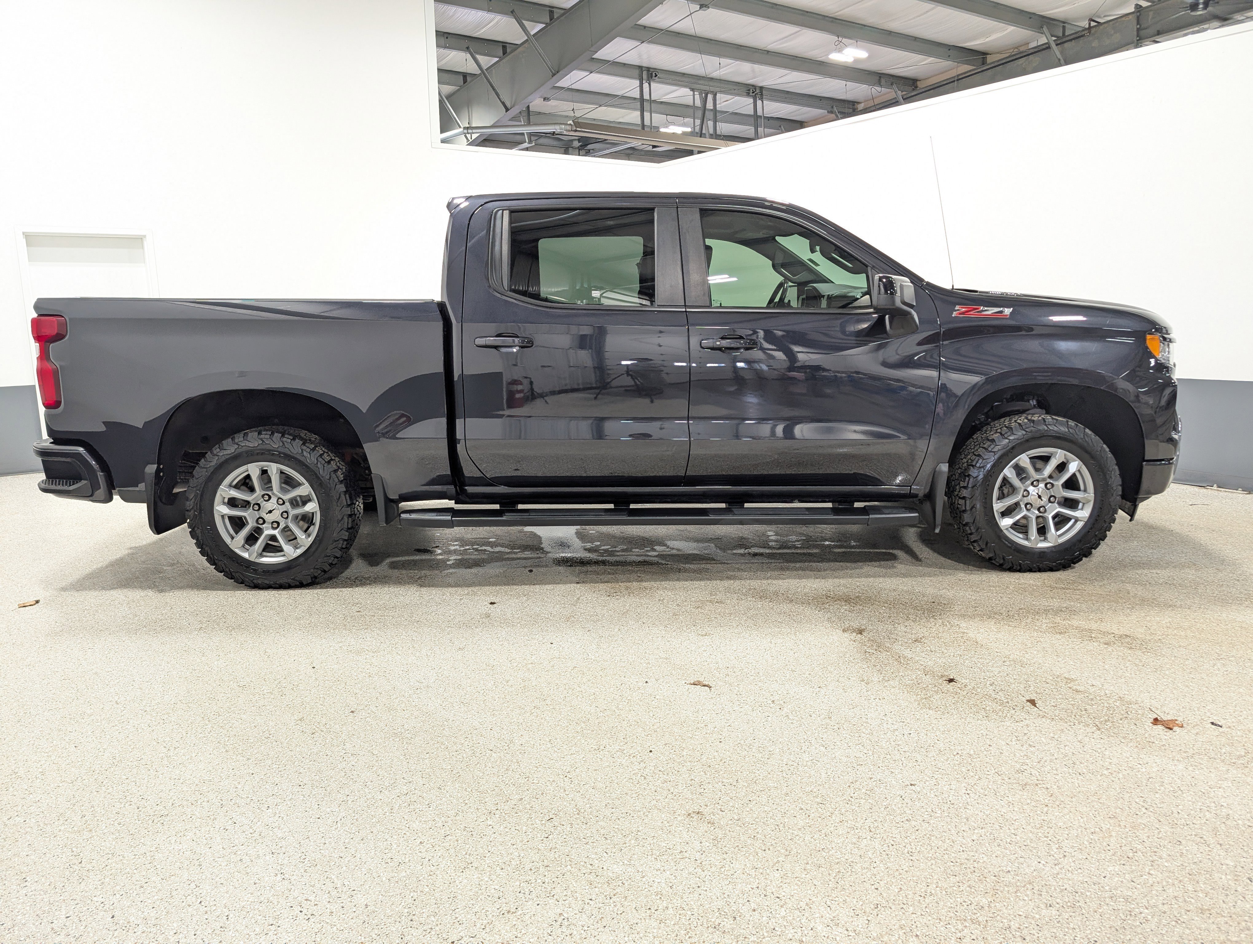Used 2022 Chevrolet Silverado 1500 RST image 2