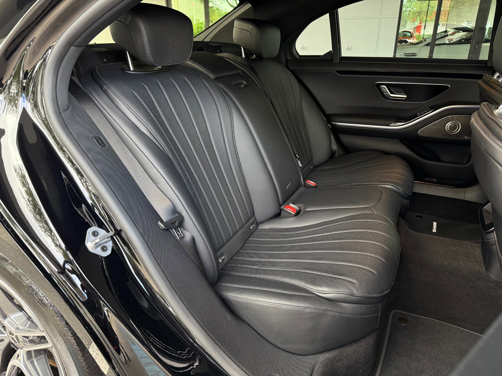 Used 2022 Mercedes-Benz S 500 4MATIC w/ AMG Line Package image 29