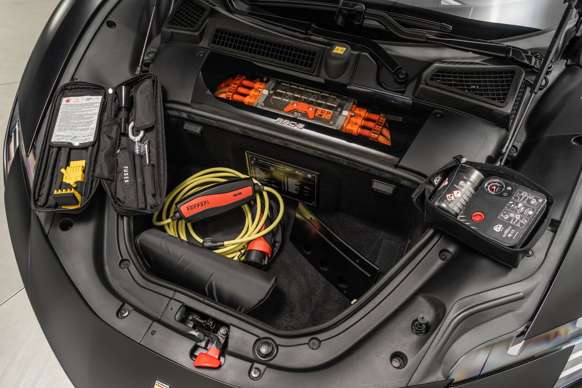 Used 2024 Ferrari SF90 Spider image 19