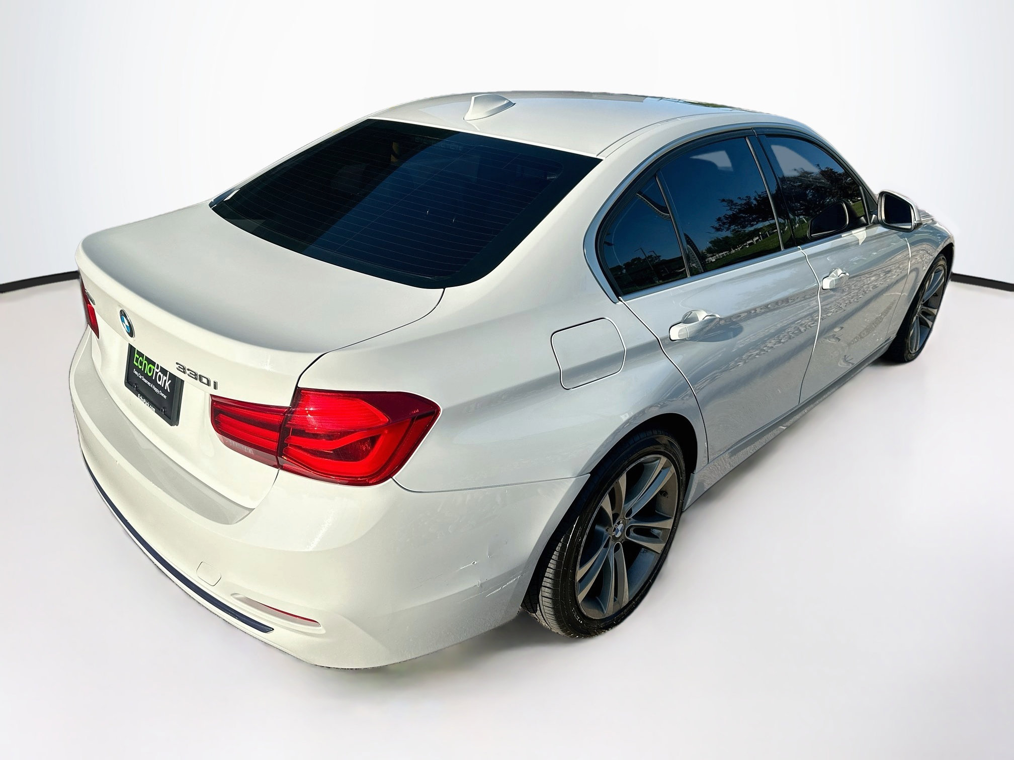 Used 2017 BMW 330i xDrive Sedan AWD/4WD image 9