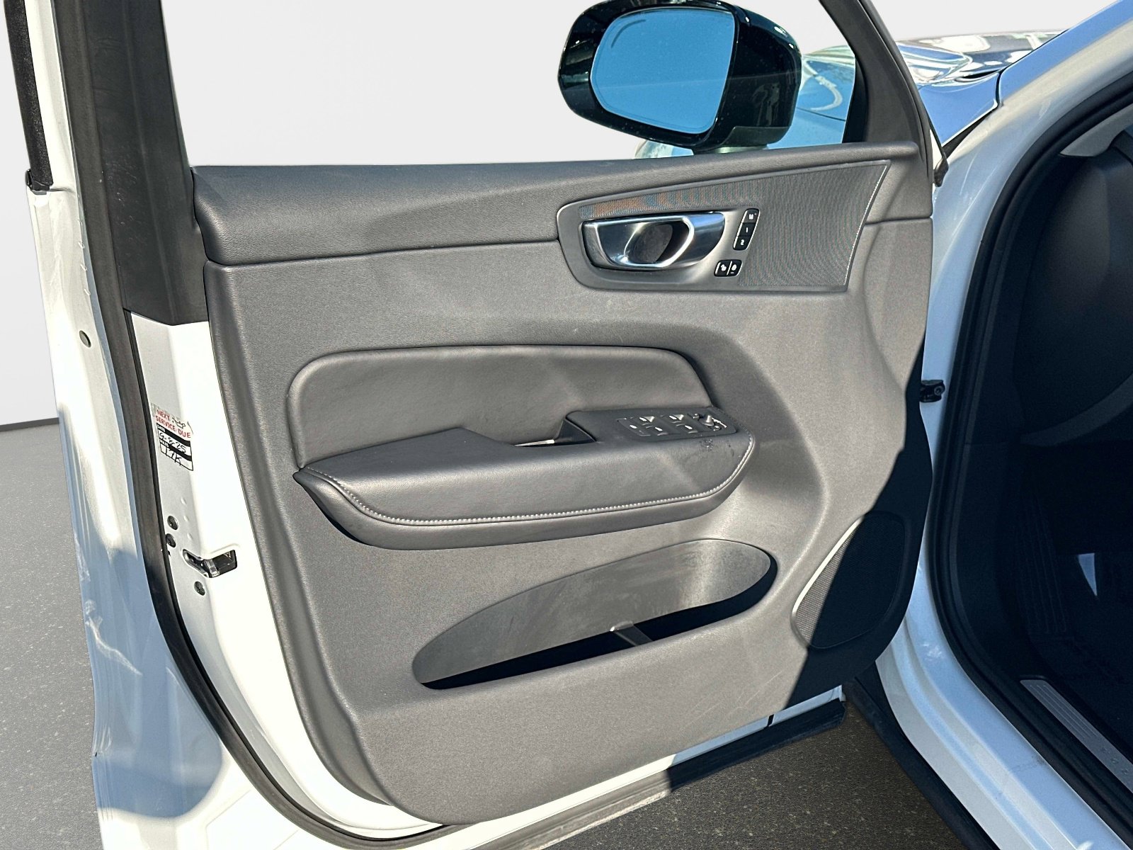 Certified 2025 Volvo XC60 B5 Core image 16