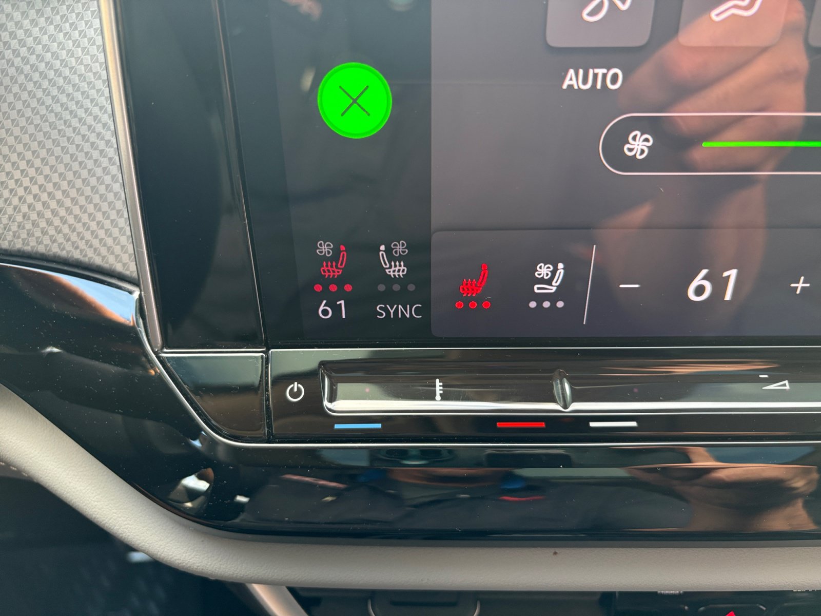 Certified 2024 Volkswagen Atlas Peak Edition SE AWD/4WD image 22