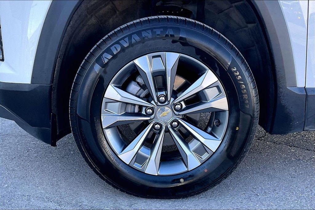 Used 2025 Chevrolet Equinox LT w/ Convenience Package II image 9