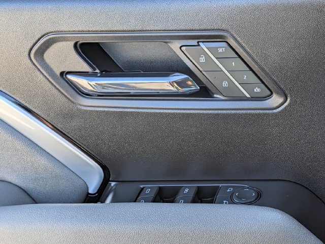 Used 2026 Chevrolet Colorado ZR2 w/ Technology Package AWD/4WD image 24