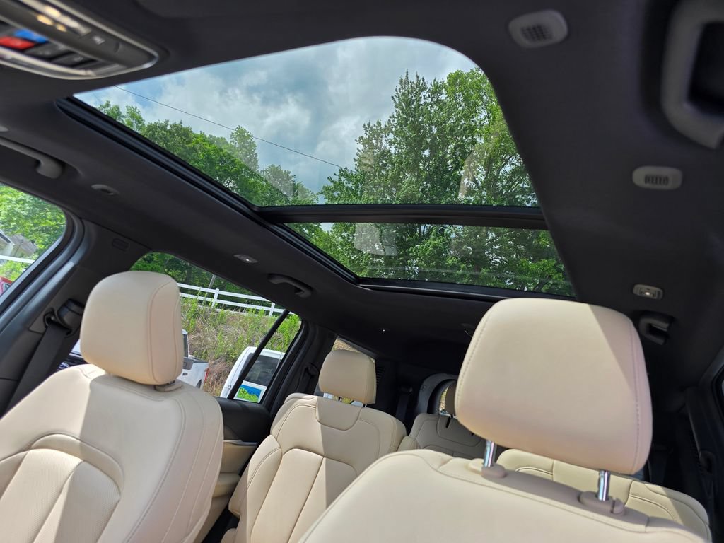 New 2026 Jeep Grand Cherokee L Limited w/ Luxury Tech Group II AWD/4WD image 14