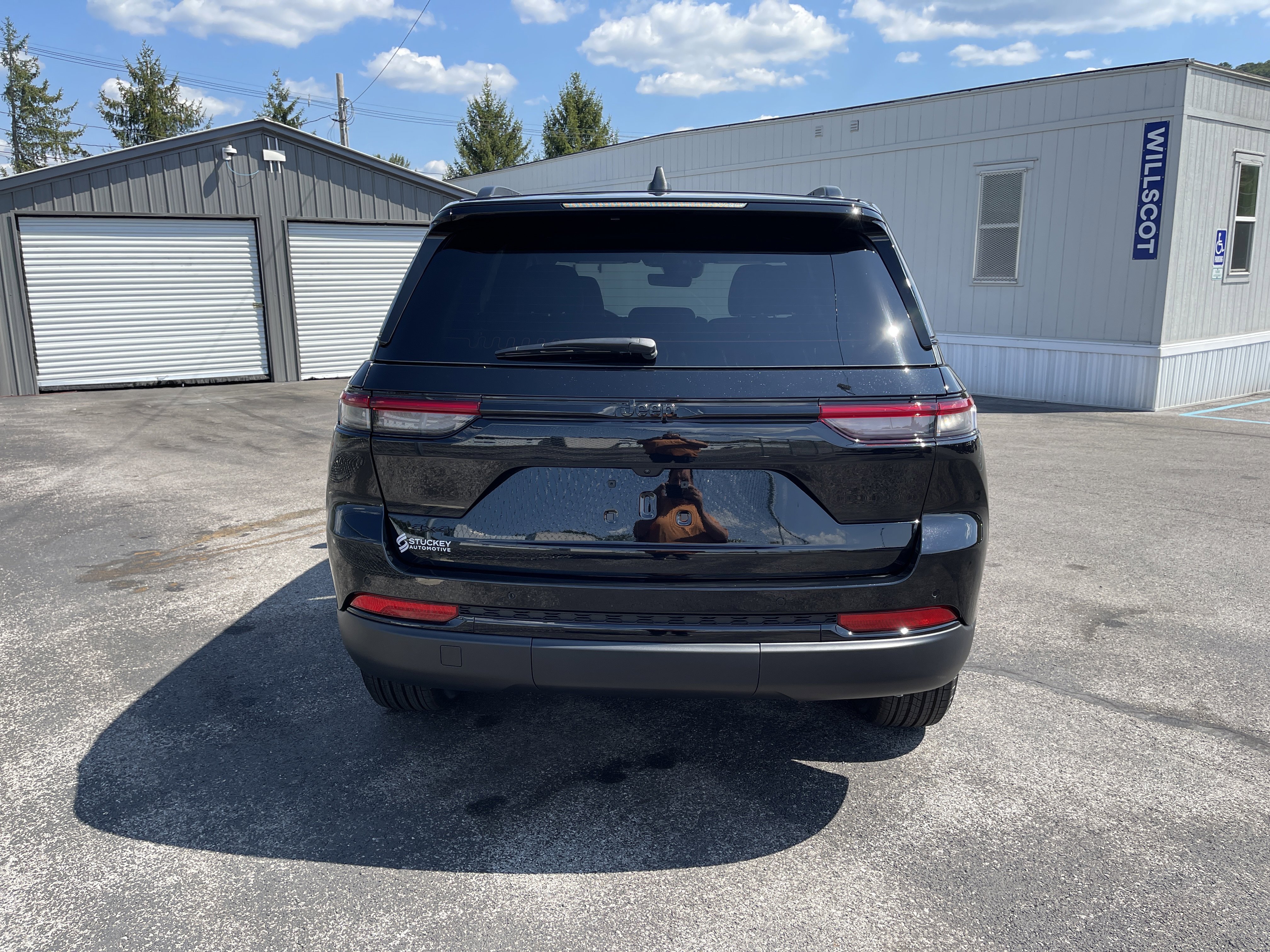 New 2025 Jeep Grand Cherokee Altitude image 4