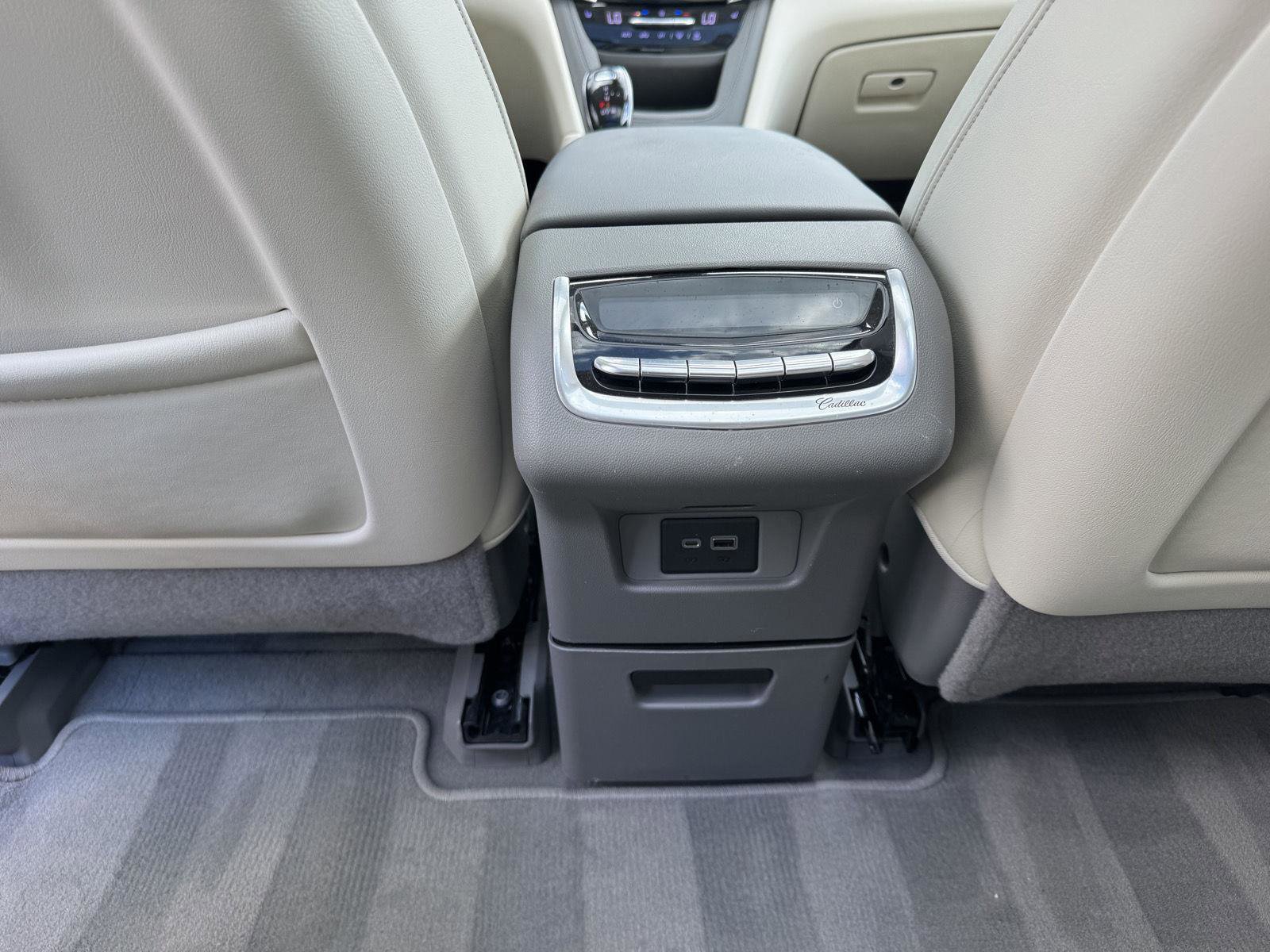 Used 2020 Cadillac XT6 Premium Luxury image 18