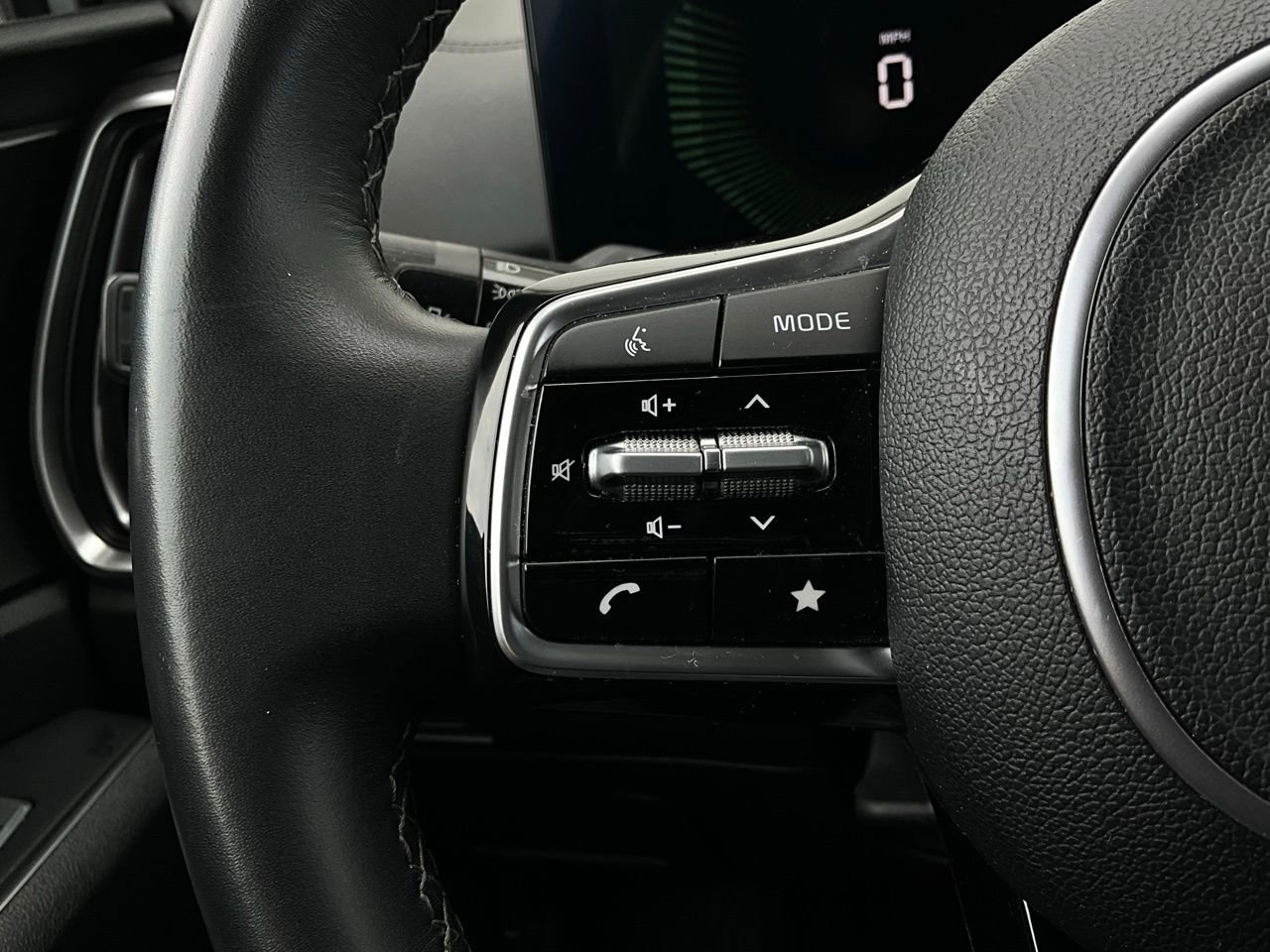 Used 2024 Kia Sorento S image 36