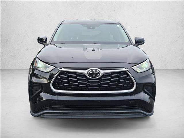 Used 2021 Toyota Highlander L FWD image 2