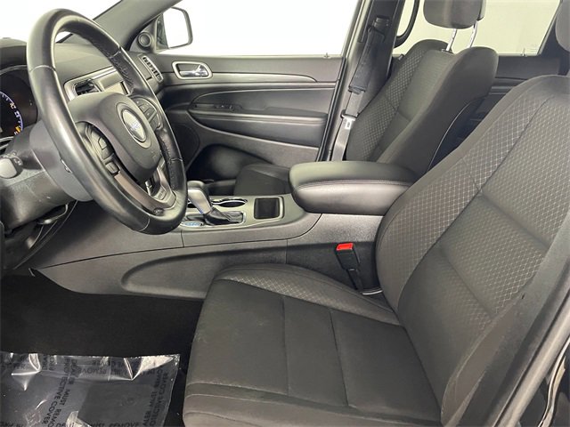 Used 2021 Jeep Grand Cherokee Laredo image 2