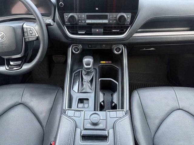 Used 2024 Toyota Grand Highlander Limited image 36